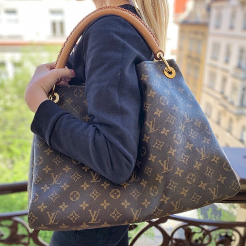 Louis Vuitton Artsy MM